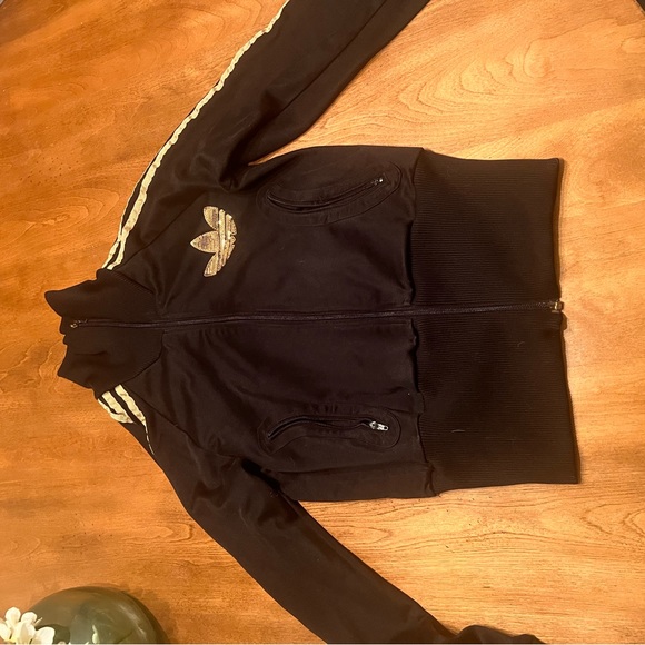 Adidas Black & Gold Sequin Sweater (Great Condition) 53% Cotton , 47% Polyester - Picture 4 of 13